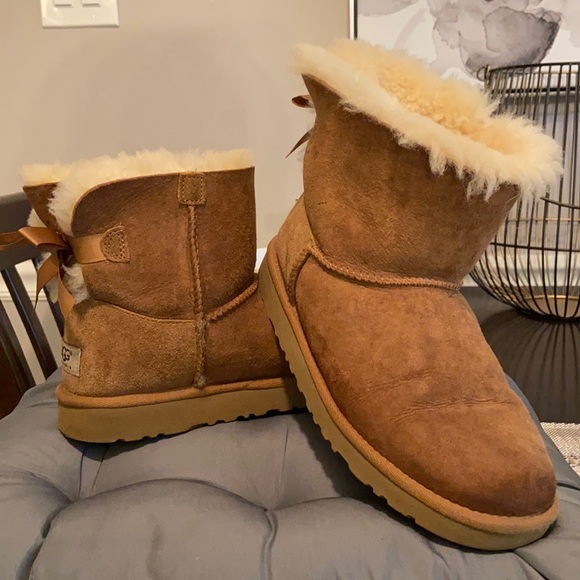 UGG Boots - Picture 1 of 6